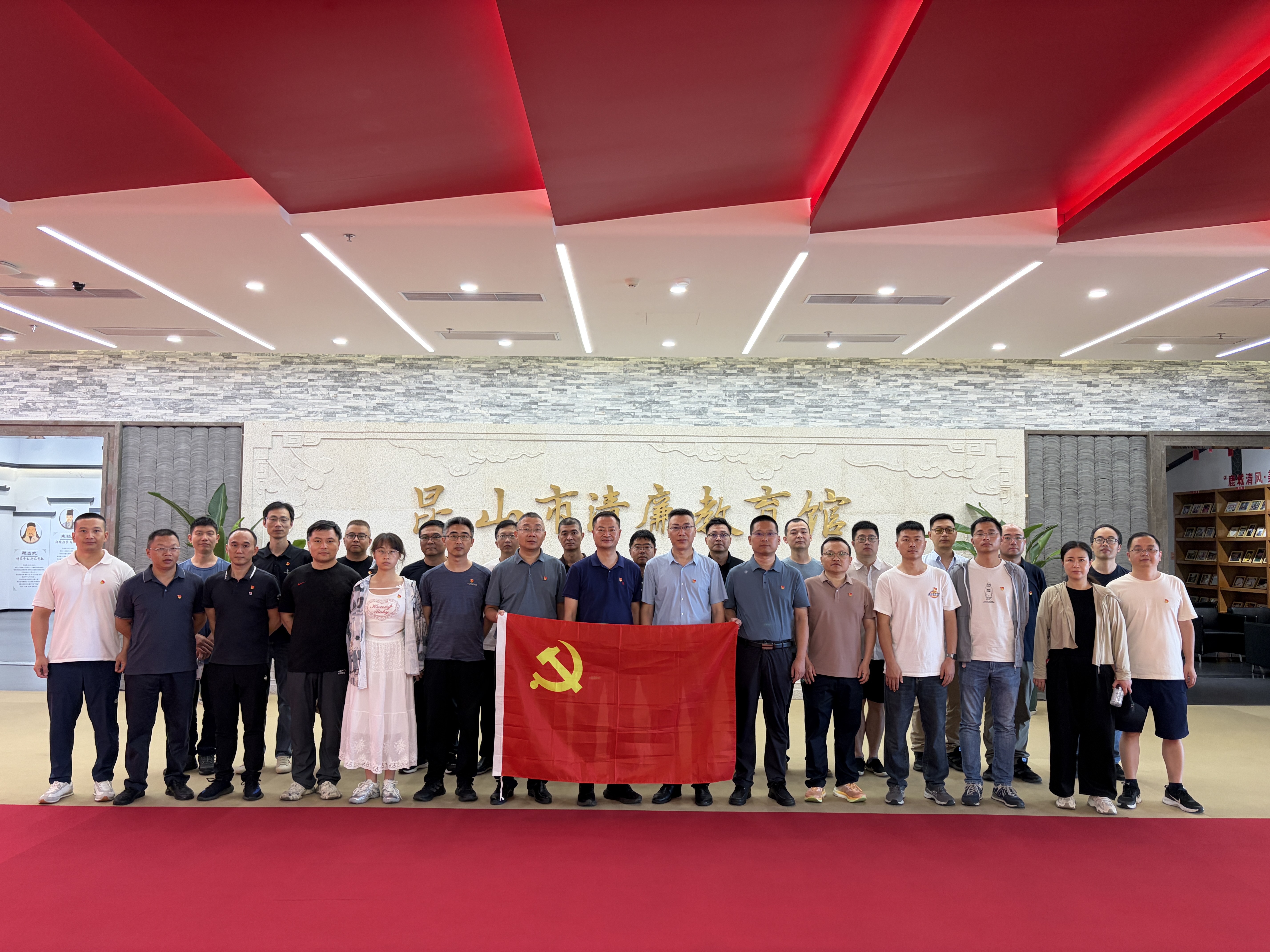 追寻奋斗足迹 永葆清廉本色4.JPG